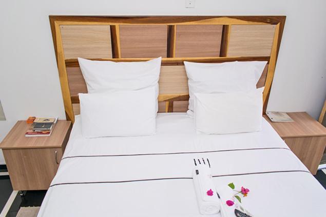 Oniihandi Ekamuti Town Lodge מראה חיצוני תמונה