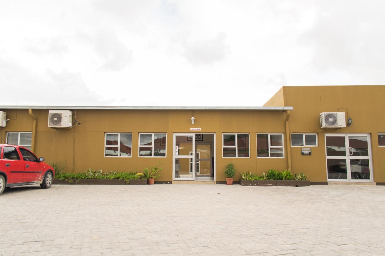 Oniihandi Ekamuti Town Lodge מראה חיצוני תמונה